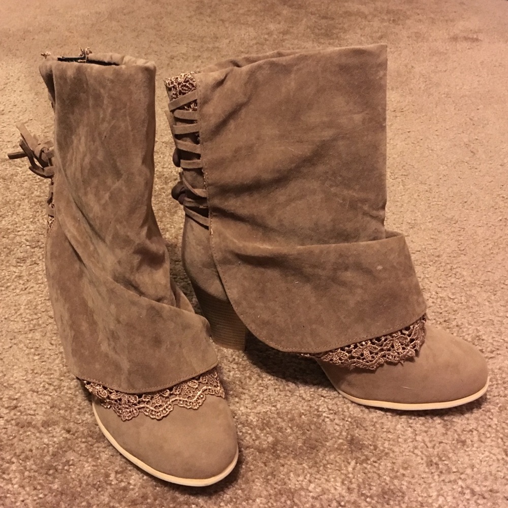 Boots with crochet trim